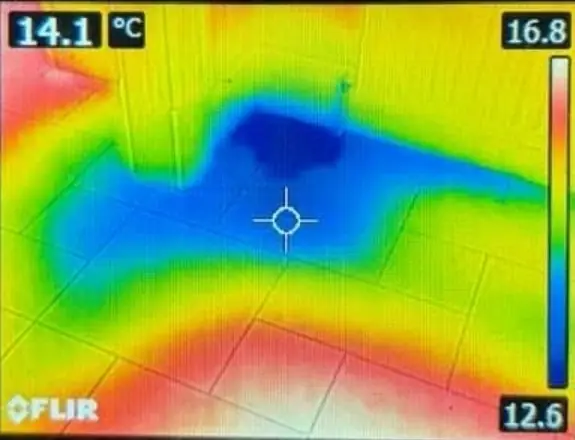 Thermal image of a floor with a cold damp patch